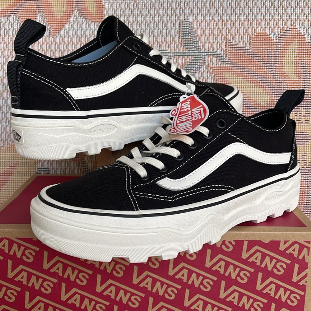 Vans WMNS Sentry Old Skool (Canvas) Black/Marshmallow
VN0A5KR3VQE
Sneakers - Picture 9 of 16